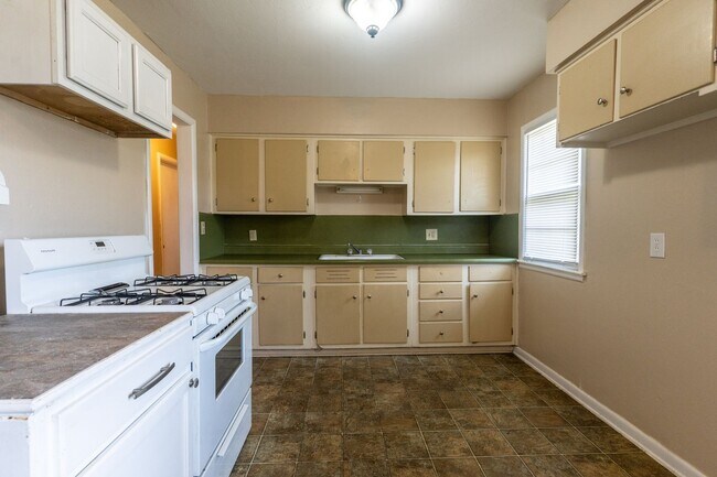 Building Photo - RENT TO OWN – DEL CITY, OK