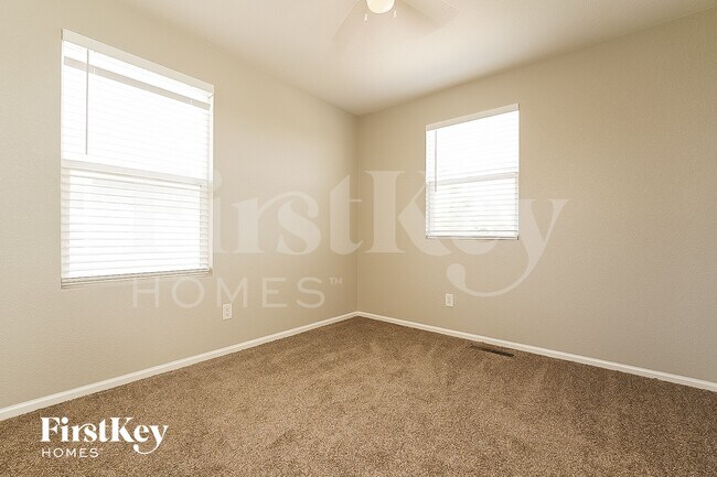 Building Photo - 783 Willow Dr
