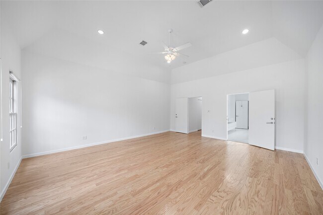 Building Photo - 2437 North Blvd