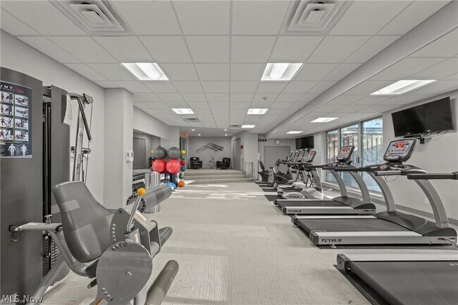 Building Photo - 2112 Acacia Park Dr