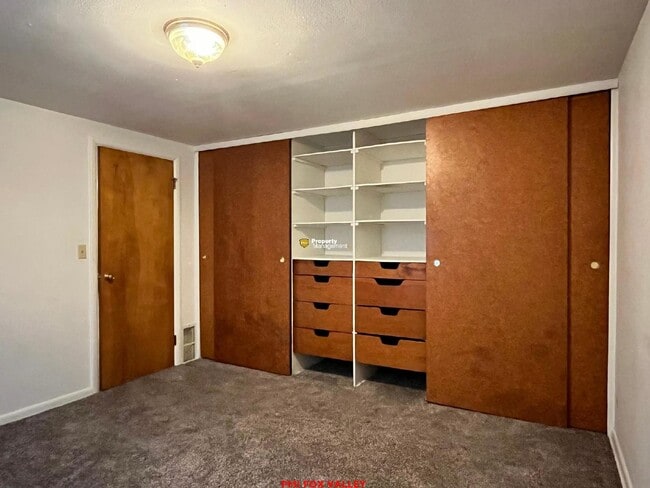 Building Photo - Charming 2 Bed, 1 Bath Apartment in Appleton, WI - Spacious & Convenient!