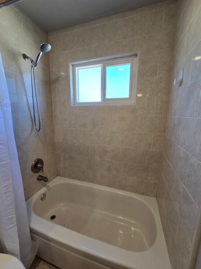 Building Photo - Spacious 4-Bedroom Corner Lot Home $2450.00 per month | Prime Rancho Cordova Location | Available...