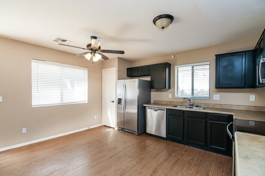 Building Photo - 3251 W Carlos Ln
