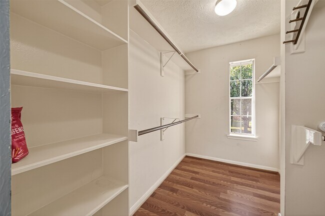 Building Photo - 4218 Meadowchase Ln