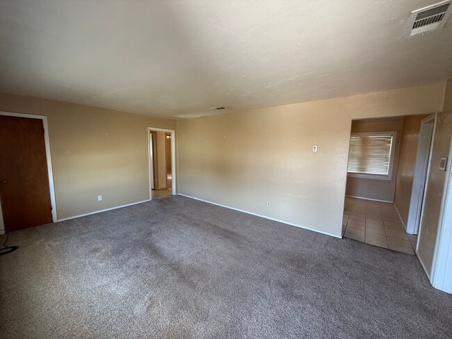 Building Photo - 2bed/ 1bath convenient  to CAFB