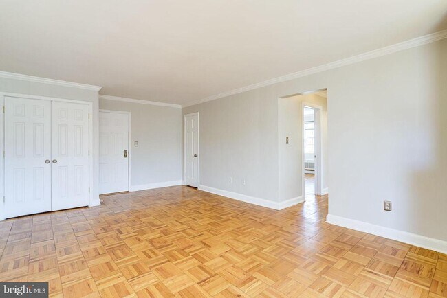 Building Photo - 1716 W Abingdon Dr