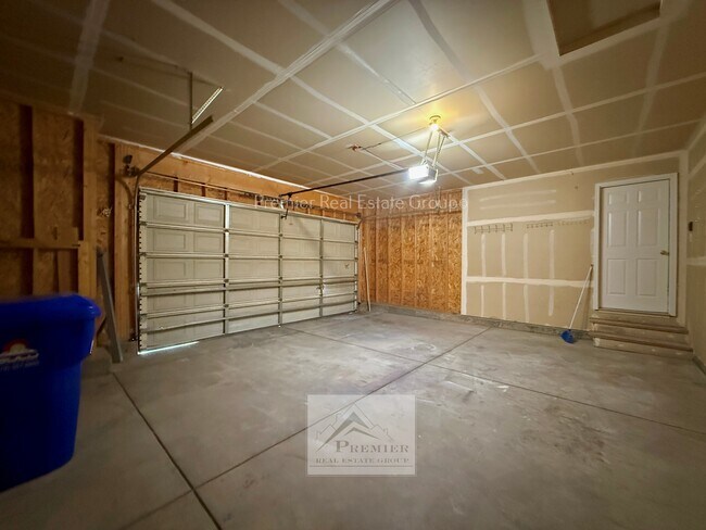 Building Photo - 6769 Ventana Ln