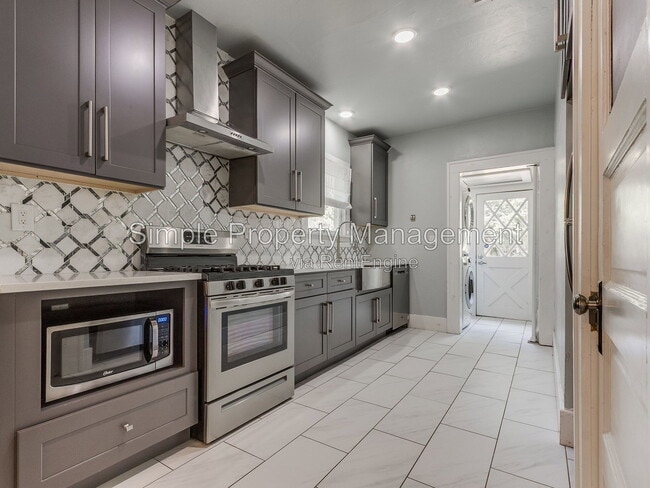 Building Photo - 1823 NW 11th St