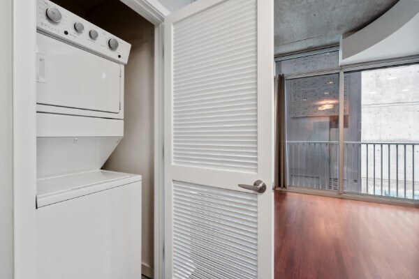 Washer/Dryer Included - 301 Demonbreun St