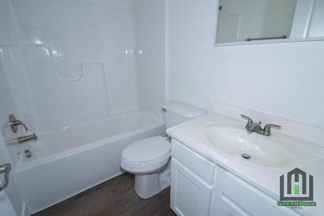 Building Photo - 303 Lion St