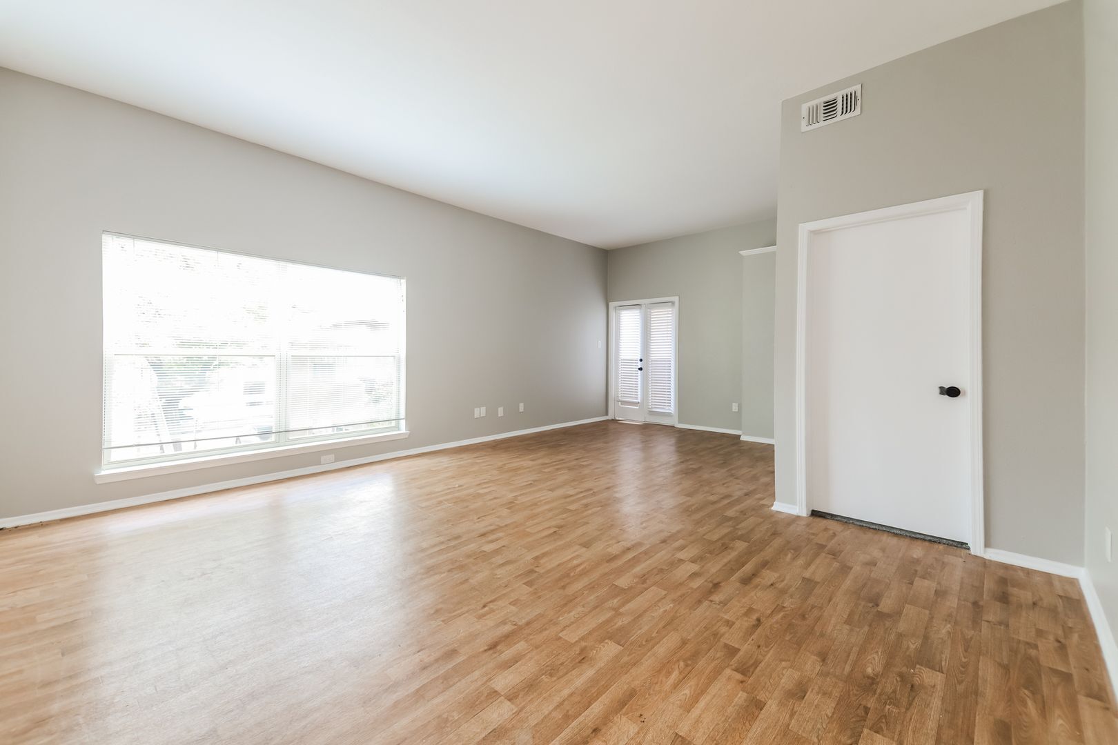Building Photo - 10406 High Hollows Dr