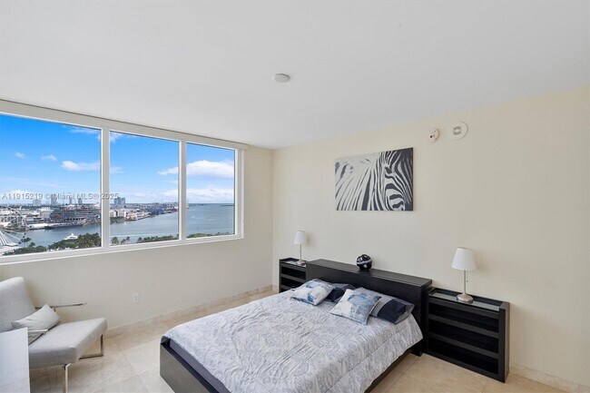 Building Photo - 253 NE 2nd St