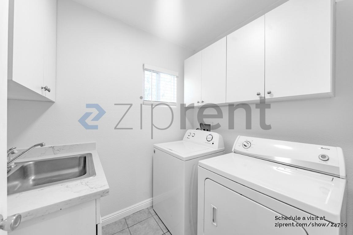 Building Photo - Unit