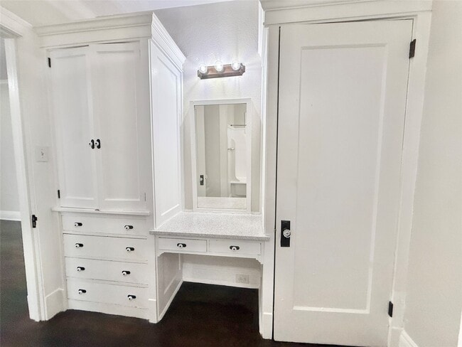 Building Photo - 3920 Fannin St