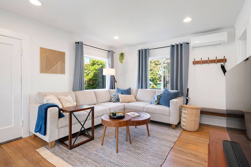 Primary Photo - 811 NE 63rd St