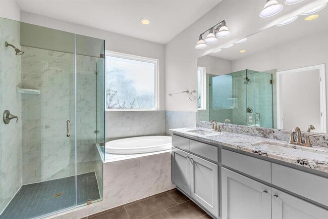 Building Photo - 6716 Vitruvius Dr