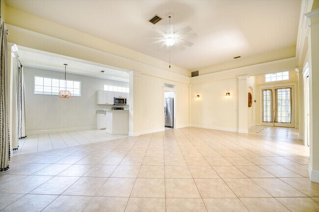 Building Photo - 2 Bedroom Plus Den/Office Home - Relaxing Pond View and Pet Friendly