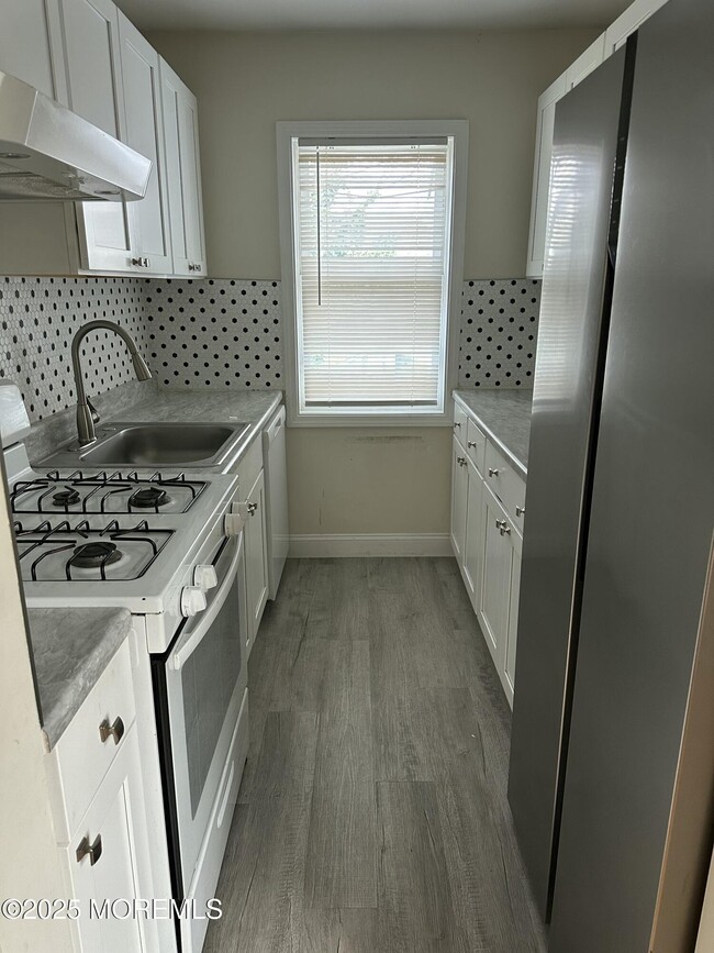 Building Photo - 31 Cedar Ave