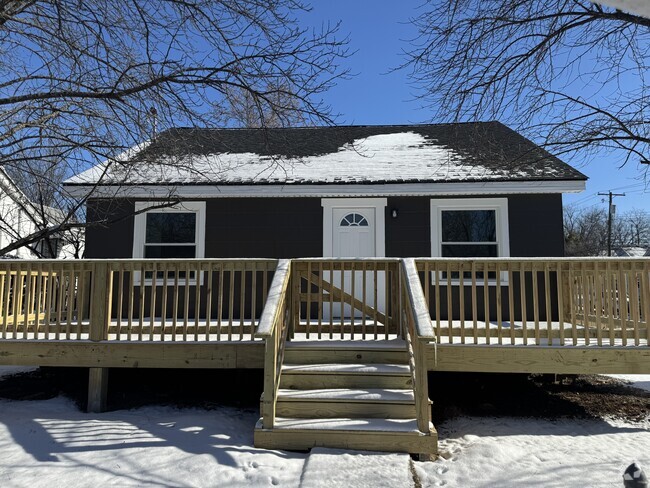 Building Photo - 817 Shelby Ave