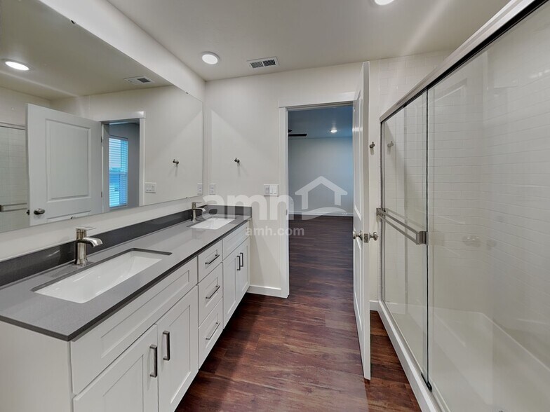 Building Photo - 9525 W Bowie Ct