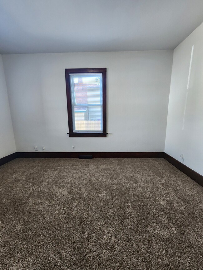 Building Photo - 2407 Windsor Ave