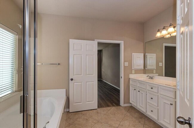 Building Photo - 4531 Long Creek Dr