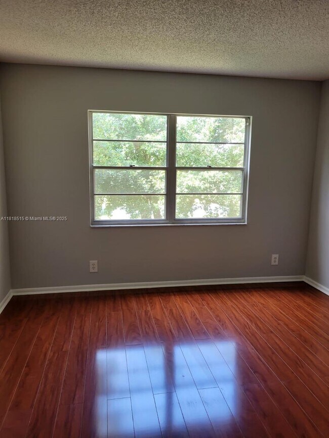 Building Photo - 1300 SW 125th Ave