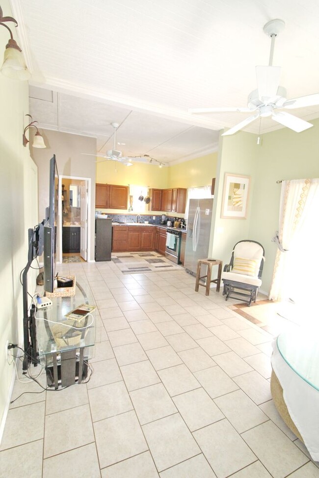 Building Photo - Remodeled Furnished 2 bed / 2 Bath Ohana in Waiehu - Includes Most Utilities