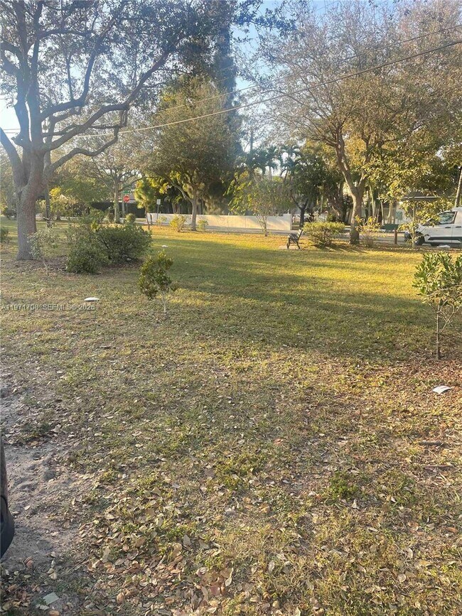 Building Photo - 760 NE 122nd St