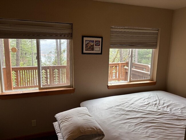 Building Photo - 480 Rattlesnake Wy
