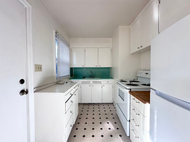 Building Photo - 1 Bedroom 1 Bath Close to N. Mississippi and Alberta.