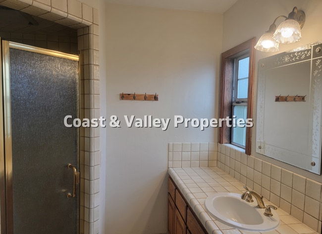 Building Photo - Beautiful Home in South Salinas!