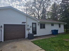 Building Photo - Updated 2 Bedroom Duplex