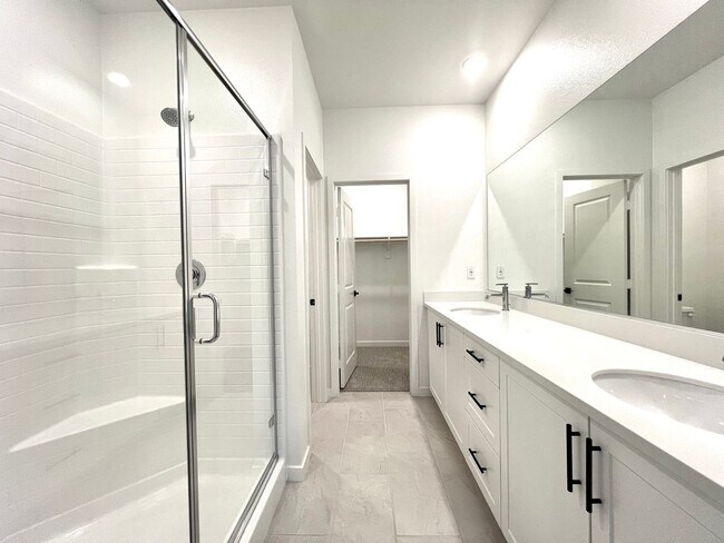 Building Photo - Brand New Built 3 Story 2 Bed 2.5 Bath Condo in Eastvale!