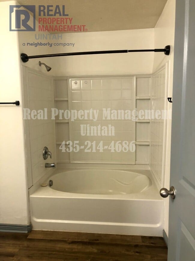 Building Photo - 3 Bed 2.5 Bath Townhome in Split Mountain.