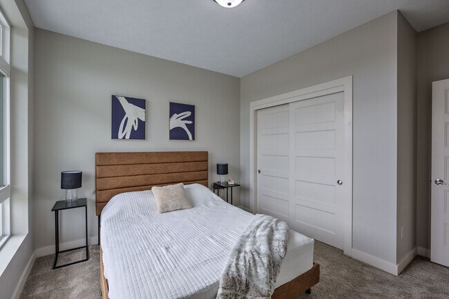 Building Photo - Modern 3BR Retreat | Penthouse + Skyline V...