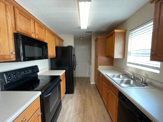 Building Photo - PRE-LEASING FOR AUGUST 2 2026 MOVE IN! 1/2 Off Deposit!