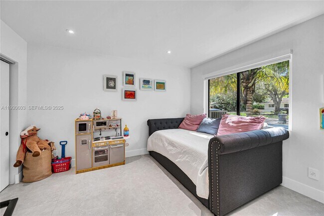 Building Photo - 11340 SW 74th Ct