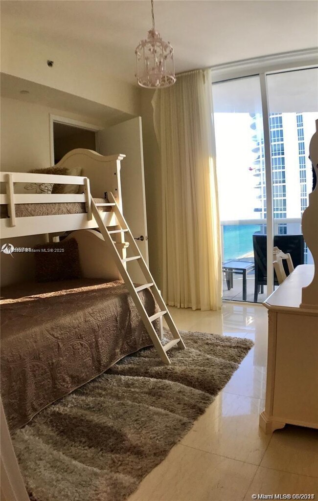 Building Photo - 15901 Collins Ave