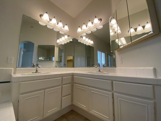 Building Photo - 29705 Nandina Dr