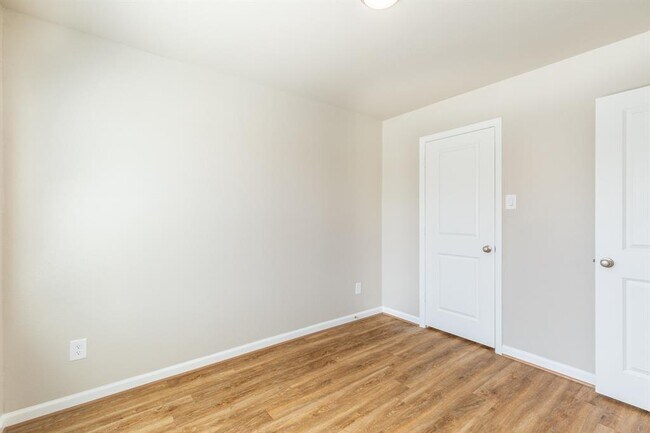 Building Photo - 231 Park Place Cir