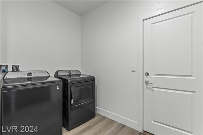 Building Photo - Elevated Desert Living with Strip & Mountain Views – Fully Furnished 6-Bedroom Retreat!