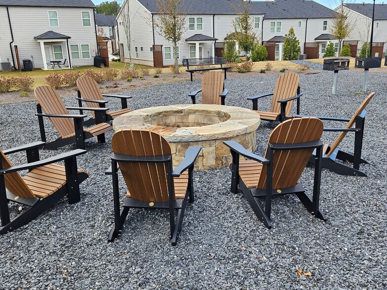 Fire Pit - 4645 Electric Ave SW