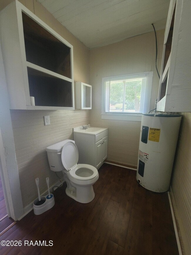 Building Photo - 1032 N Railroad Ave