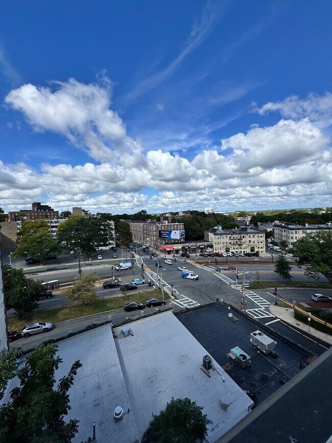 Building Photo - 147 Kelton St
