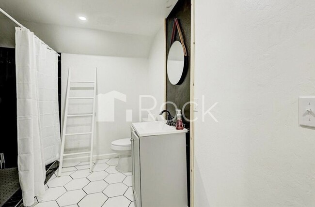 Building Photo - 4 Bedroom Home with 2.5 Bathrooms on a Corner Lot near Plaza District