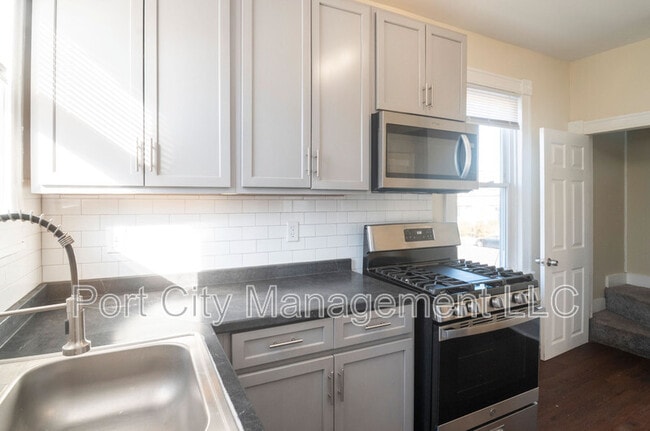 Building Photo - 5327 Wesley Ave