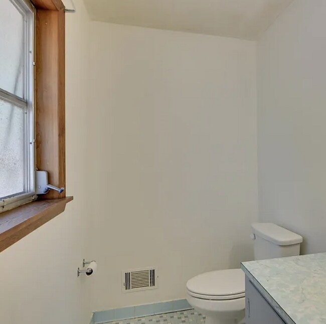 Building Photo - 1114 Terrace Cir