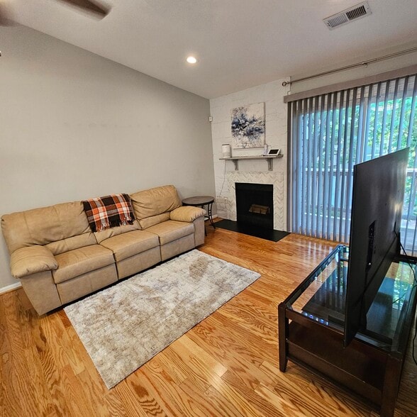 Building Photo - 8637 Beekman Pl