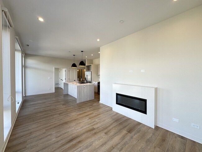 Building Photo - 6340 W Belmont Ave